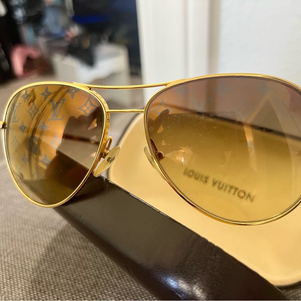 Authentic Louis Vuitton Sunglasses Monogram lenses